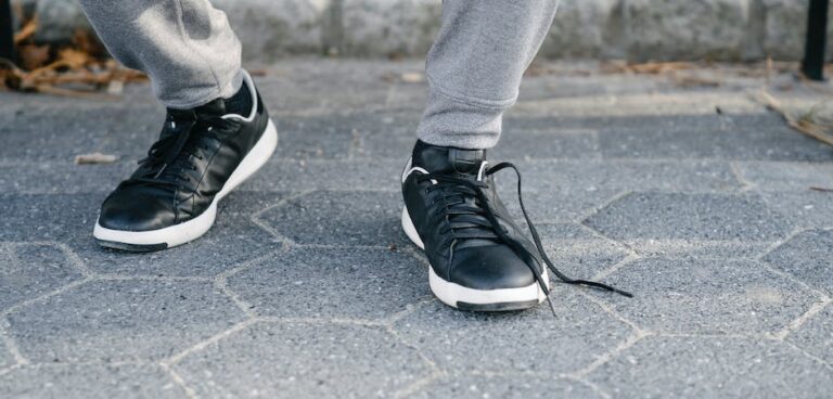 Waarin onderscheidt de kwaliteit van echt leer zich op het gebied van schoenen in vergelijking met andere materialen?