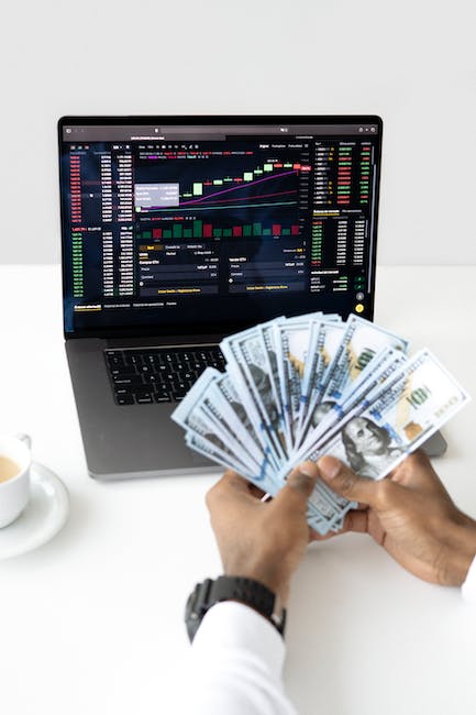 Wat zijn de risicos van online financieel beleggen en hoe kunnen consumenten hiermee omgaan?